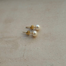 Load image into Gallery viewer, Natural Pearl Stud Earrings
